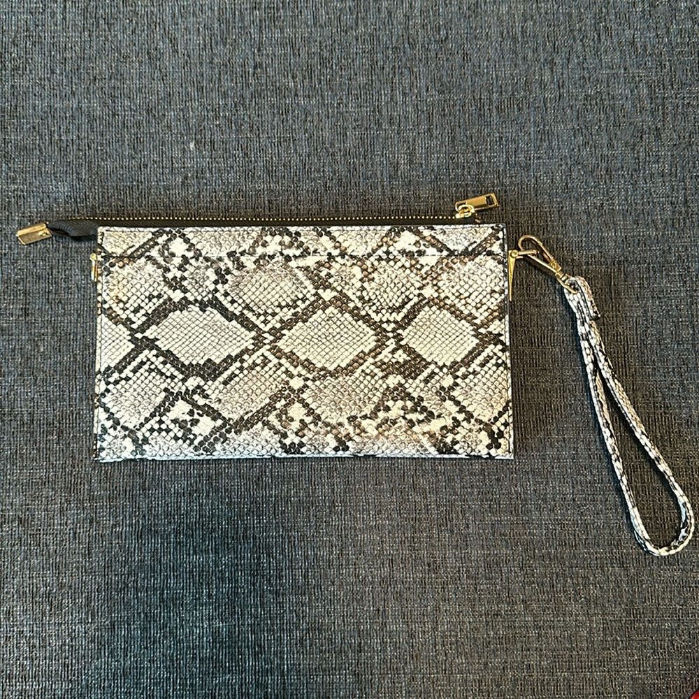 Women’s Vegan Leather Wristlet in Snake Skin